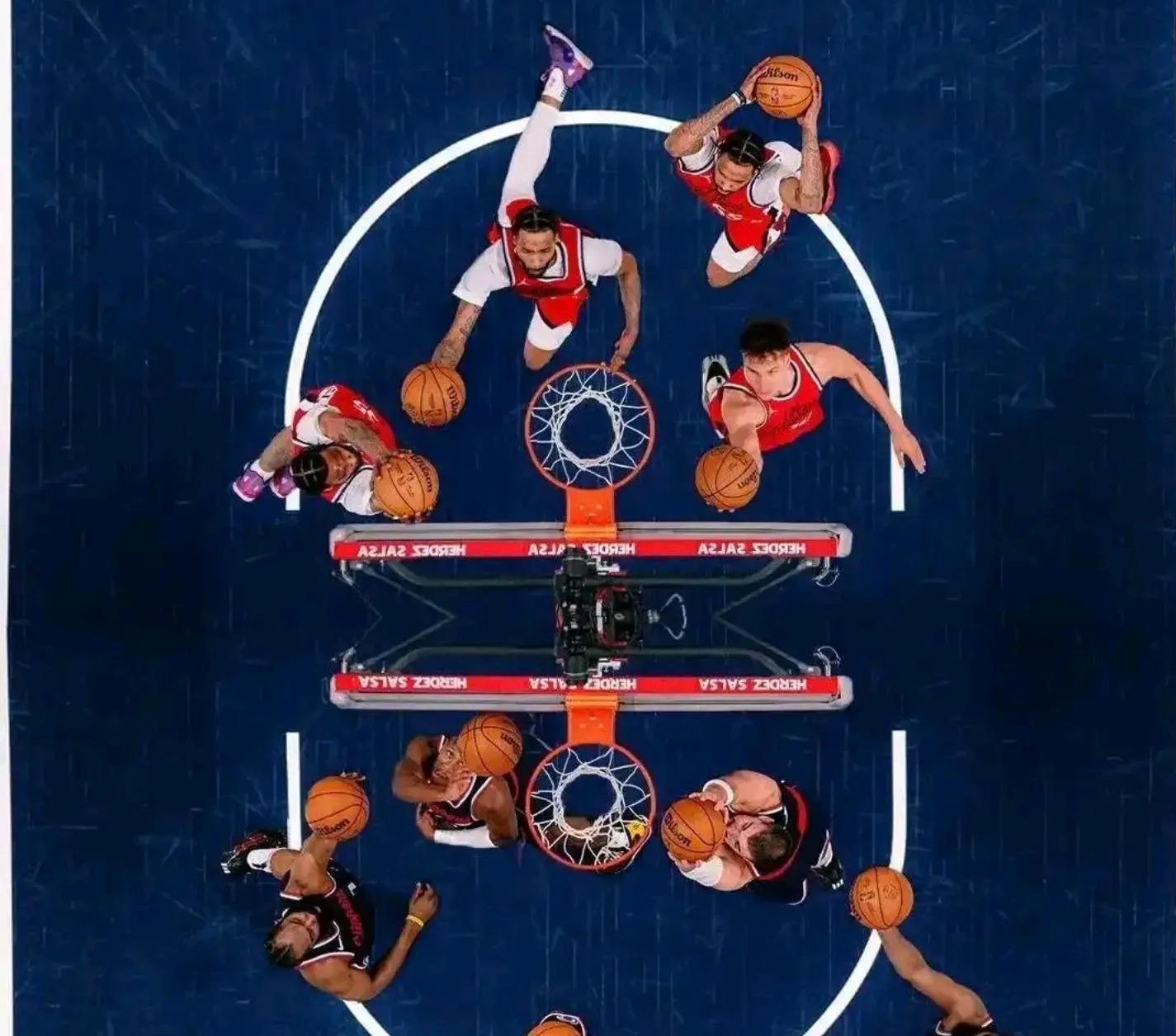 包含赛后体能课后，洛杉矶快船内部沟通备战NBA总决赛，引发热议，更衣室氛围转暖的词条