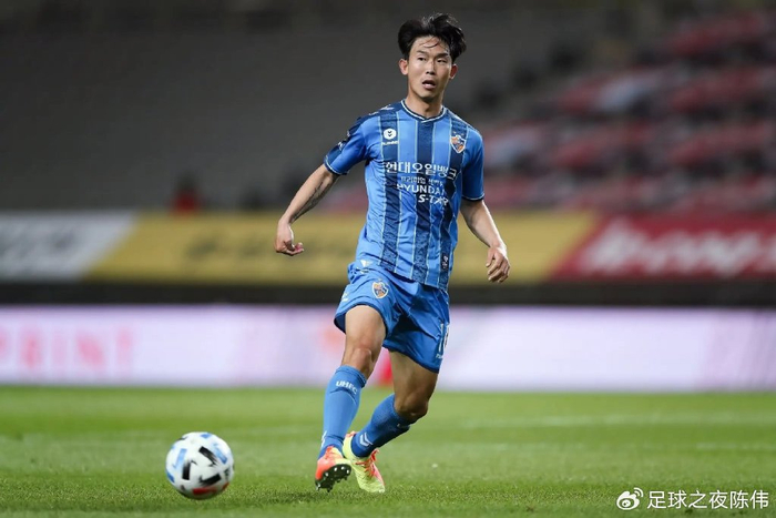 包含上海海港迎德甲关键赛；冲刺阶段单刀错失；媒体盛赞；年轻球员得到机会的词条