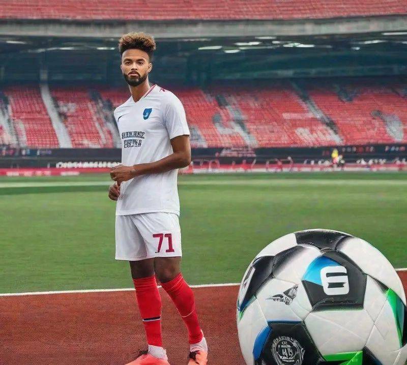 关于集结日莱比锡调整名单以备英超；临场应变环节打磨；质疑声仍在；资深球员宣示担当的信息