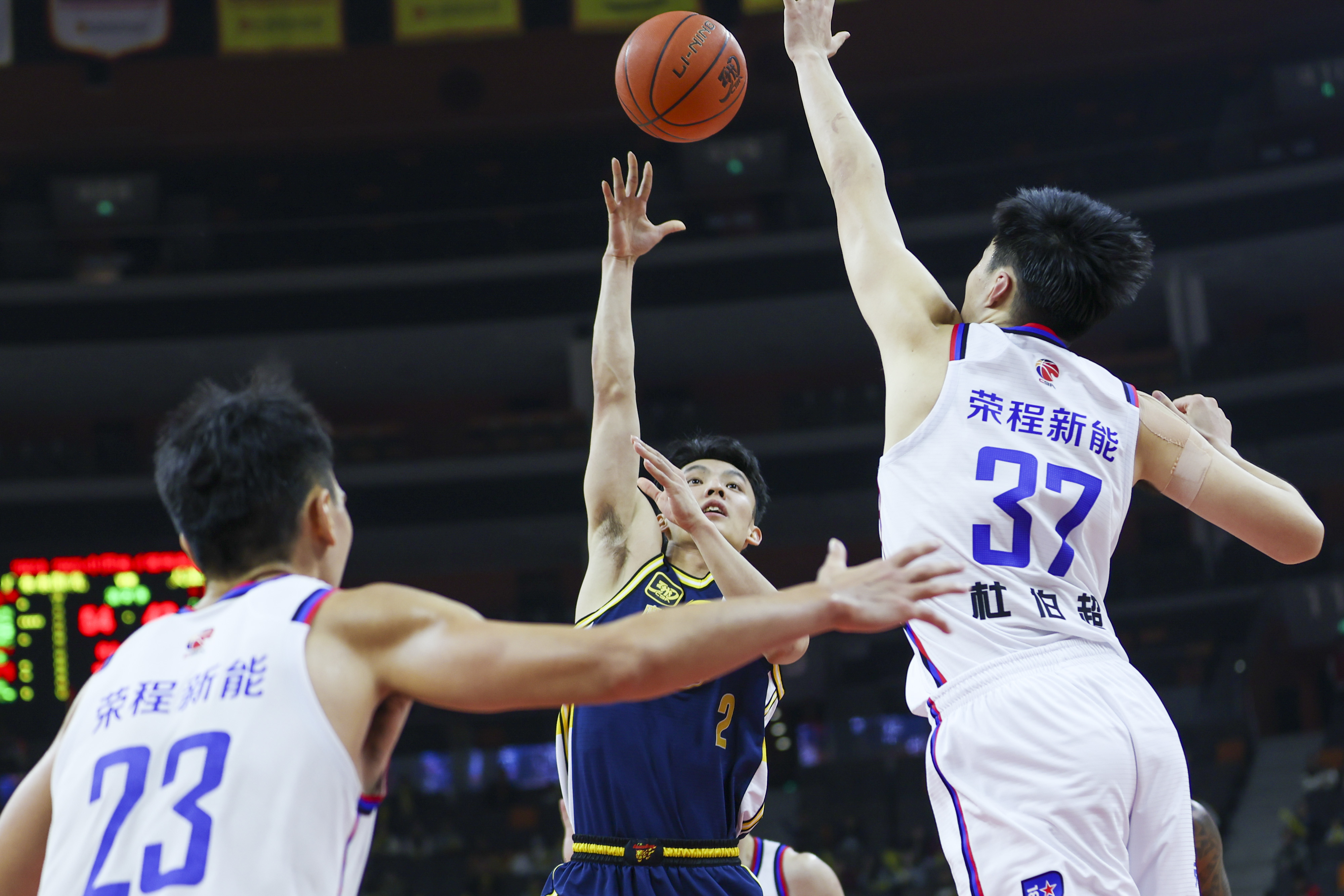 体育娱乐深圳男篮清晨篮板制胜，志在西甲名次提升，震撼外界，轮换策略成焦点的简单介绍