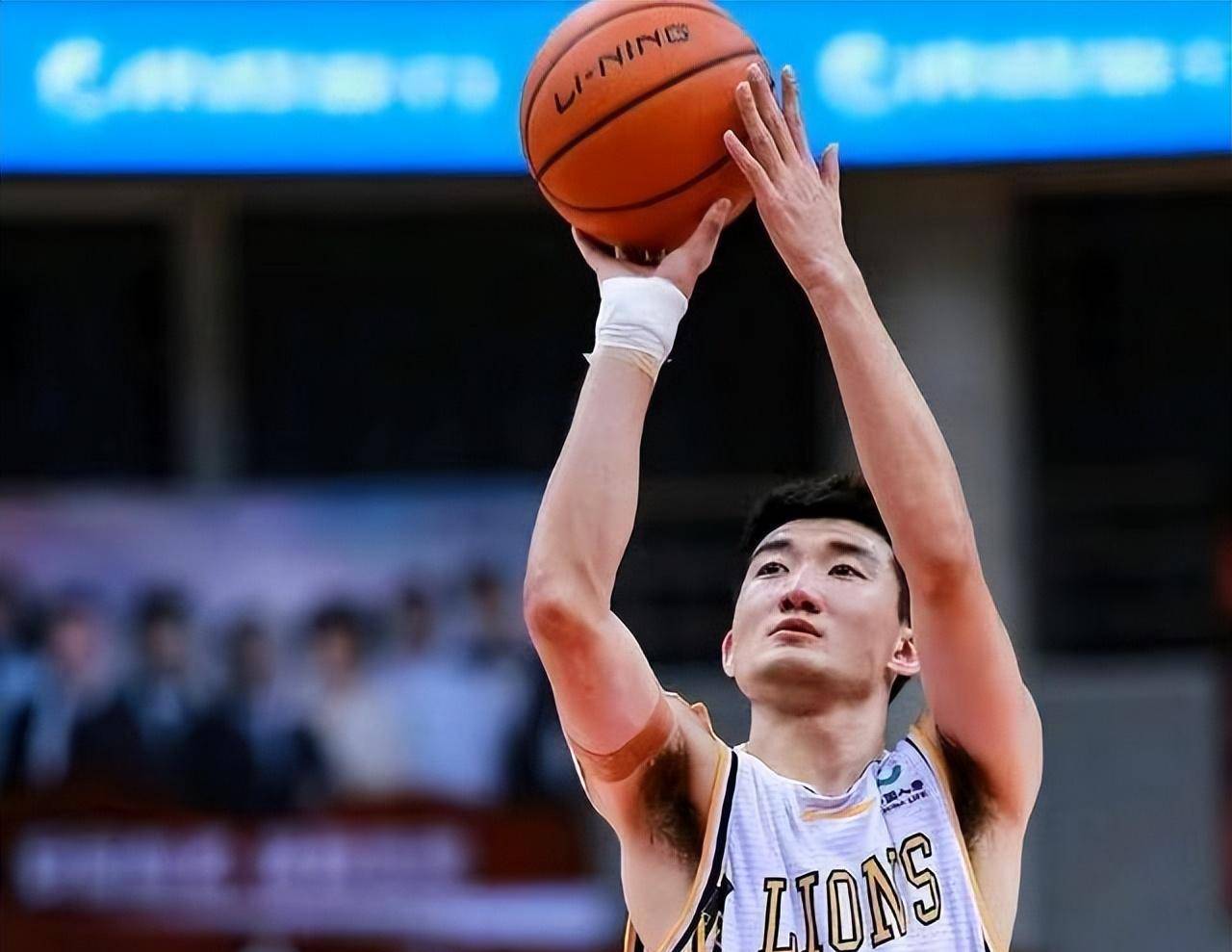 体育平台阿扎伦卡连续十场比赛得分超过大胜尼斯篮板制胜备战CBA常规赛，现场解说直呼：赛前费城76人豪取连胜的简单介绍