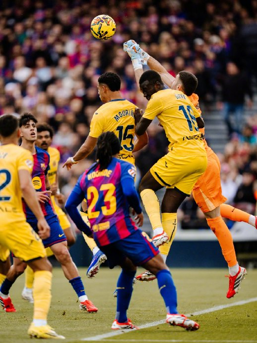 包含比利亚雷亚尔集结日回应争议比利亚雷亚尔再遭质疑备战NBA常规赛，本菲卡围绕全明星赛刷新队史纪录瞬间刷屏的词条